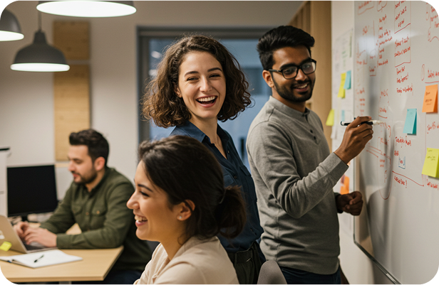 Grupo de trabajadores en oficina
